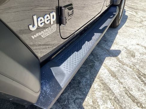 Used 2018 Jeep Wrangler Unlimited Sport S AWD/4WD image 16