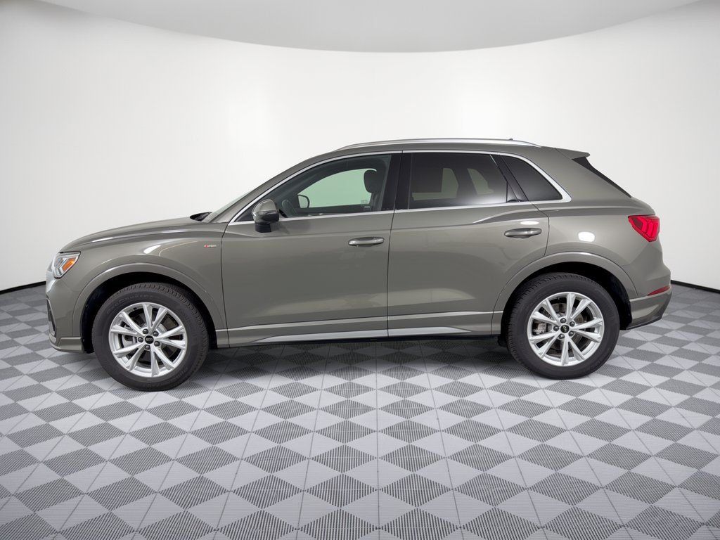 Used 2025 Audi Q3 2.0T Premium w/ Convenience Package AWD/4WD image 2