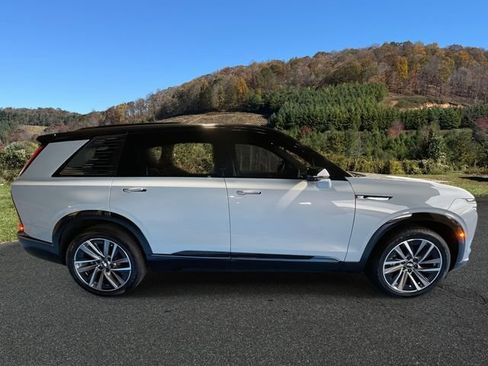 Used 2026 Cadillac Vistiq Sport image 8