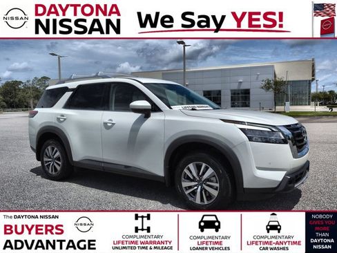 Used 2024 Nissan Pathfinder SL FWD image 1