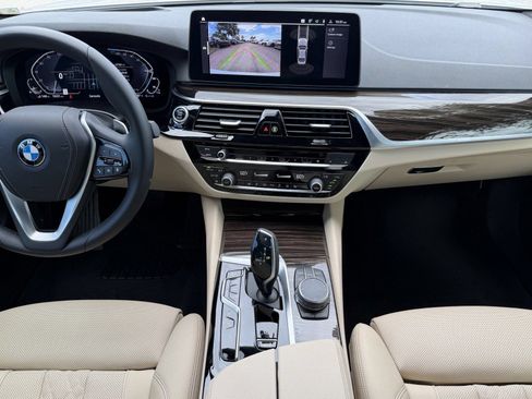 Certified 2023 BMW 530e w/ Premium Package RWD image 15