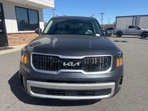 Used 2024 Kia Telluride EX w/ EX Captain's Chair Package image 10