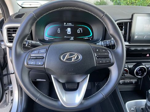 Used 2025 Hyundai Venue SEL image 28