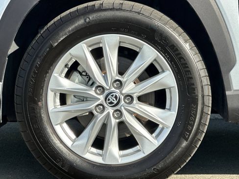 Used 2025 Toyota Corolla Cross LE AWD/4WD image 25