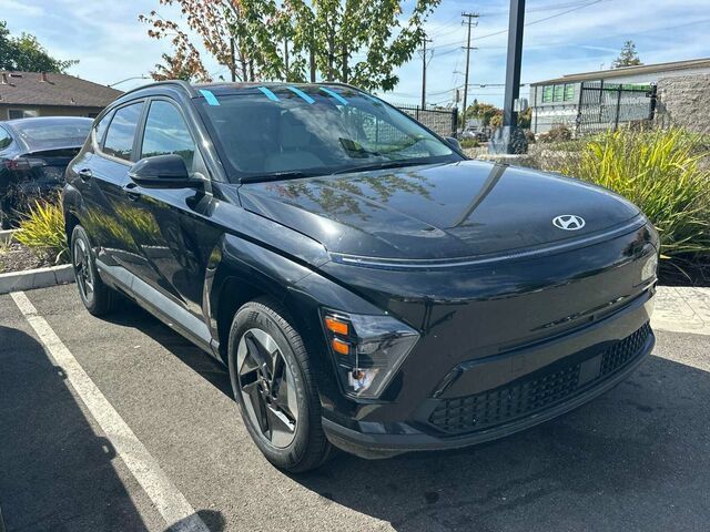 Used 2024 Hyundai Kona SEL FWD image 2