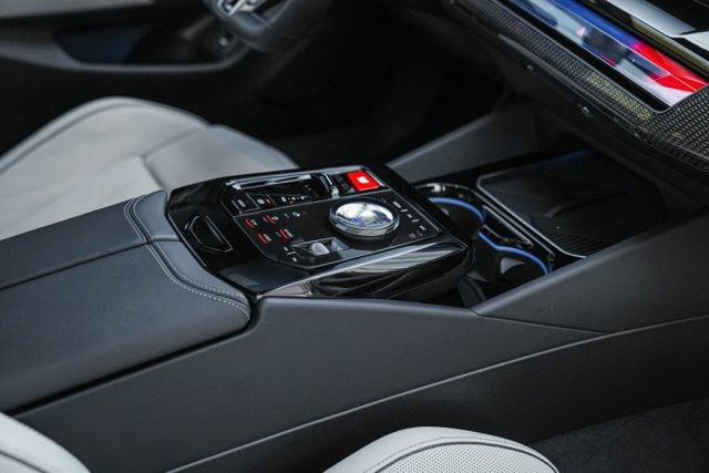 Used 2025 BMW M5 w/ Carbon Package AWD/4WD image 44
