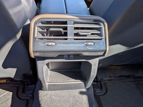 Used 2026 BMW 550e xDrive w/ Executive Package image 19