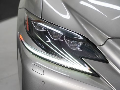 Used 2018 Lexus LS 500 w/ Luxury Package image 12