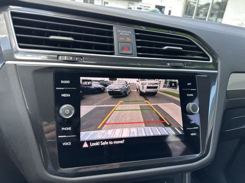 Used 2024 Volkswagen Tiguan SE FWD image 18