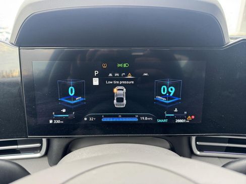 Used 2024 Hyundai Elantra SEL image 17