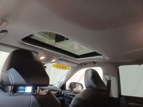 Used 2021 Toyota Highlander Limited image 16