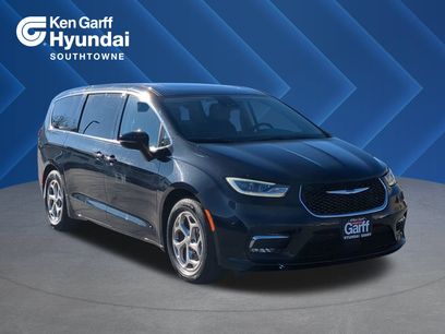 Used 2024 Chrysler Pacifica Limited