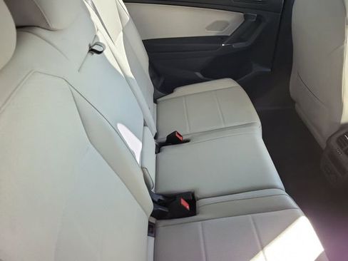 Used 2020 Volkswagen Tiguan S image 9