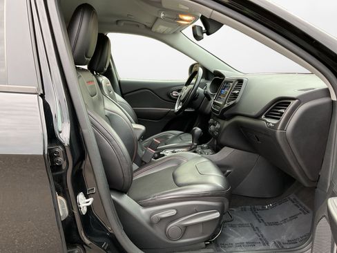 Used 2020 Jeep Cherokee Trailhawk w/ Cold Weather Group image 15