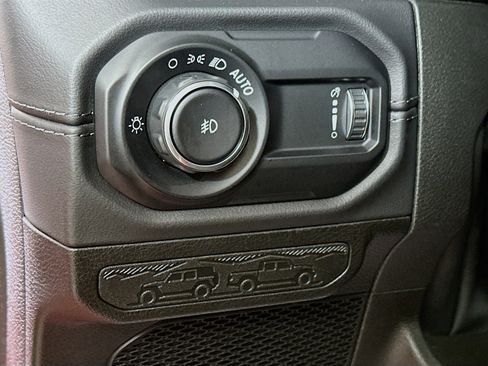 Used 2025 Jeep Wrangler Unlimited Rubicon image 10