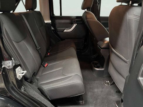 Used 2016 Jeep Wrangler Unlimited Sahara AWD/4WD image 19