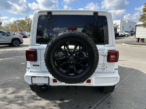 Used 2022 Jeep Wrangler Unlimited Sahara image 5