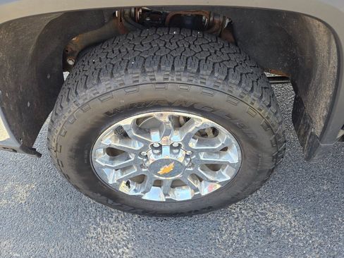Used 2024 Chevrolet Silverado 2500 LTZ w/ LTZ Premium Package AWD/4WD image 17