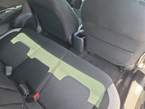 Used 2021 Nissan Versa SV image 11