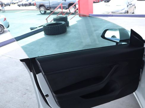 Used 2021 Tesla Model 3 Standard Range Plus image 12