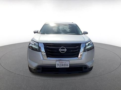 Used 2025 Nissan Pathfinder SV FWD image 4