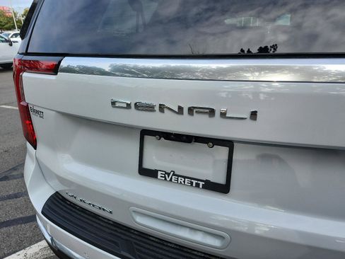 New 2026 GMC Yukon XL Denali w/ Denali Reserve Package image 4