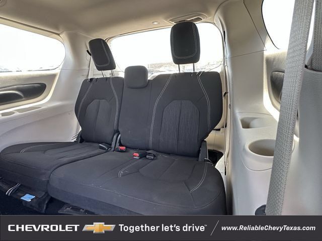 Used 2022 Chrysler Voyager LX FWD image 26