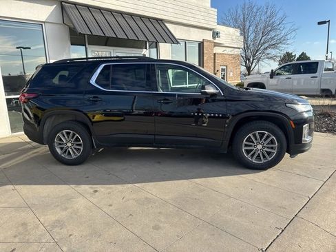 Used 2023 Chevrolet Traverse LT image 3