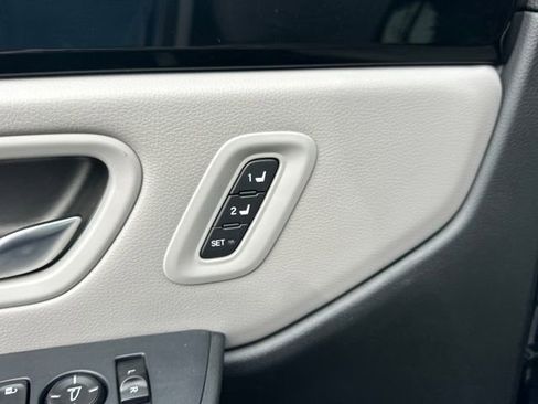 New 2025 Honda Pilot Touring image 12