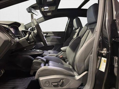 New 2025 Audi Q4 e-tron Premium image 4