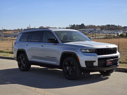 New 2025 Jeep Grand Cherokee L Altitude image 1