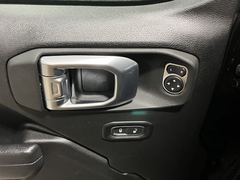 Used 2022 Jeep Wrangler Willys image 16
