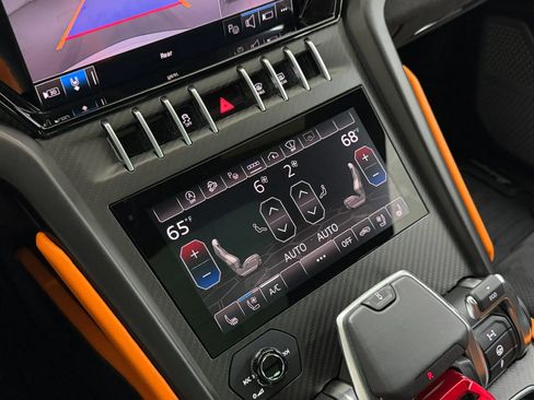 Used 2022 Lamborghini Urus AWD/4WD image 75