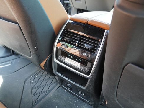 Used 2019 BMW X7 xDrive40i w/ Premium Package AWD/4WD image 16