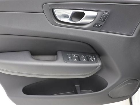 Used 2025 Volvo XC60 B5 Core image 16