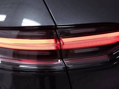 Certified 2025 Porsche Macan image 37