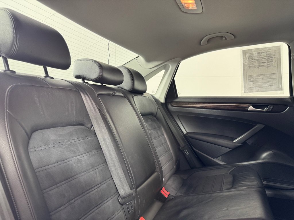Used 2015 Volkswagen Passat TDI SEL Premium FWD image 17