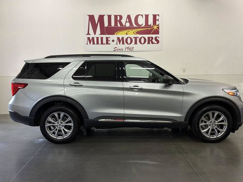 Used 2024 Ford Explorer XLT w/ Equipment Group 202A AWD/4WD image 6