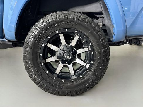 Used 2019 Toyota Tacoma TRD Sport AWD/4WD image 30