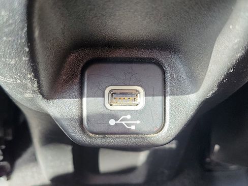 Used 2018 Jeep Renegade Altitude image 11