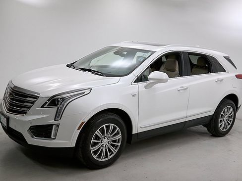 Used 2017 Cadillac XT5 Luxury w/ Driver Awareness Package image 6
