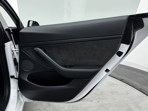 Used 2021 Tesla Model 3 Standard Range Plus image 31