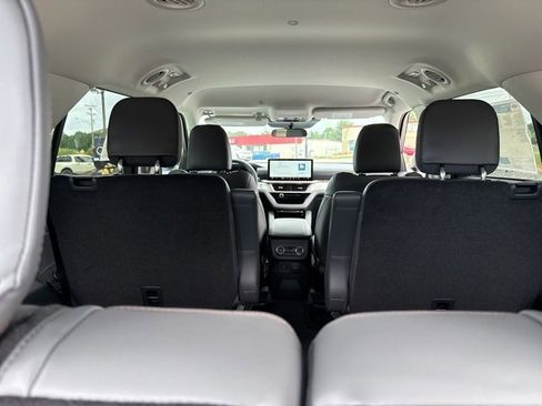 New 2025 Ford Explorer Active w/ Active Comfort Package image 22