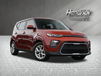 Used 2022 Kia Soul LX w/ Technology Package video 2