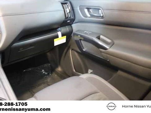 Certified 2025 Nissan Pathfinder S image 12