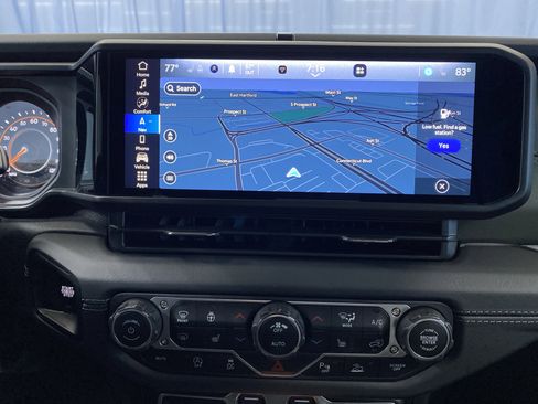 Certified 2025 Jeep Gladiator Mojave image 18