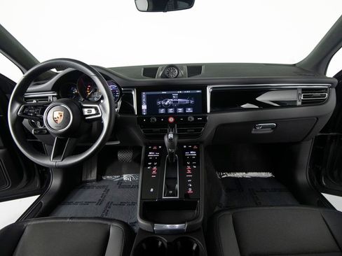 Certified 2025 Porsche Macan AWD/4WD image 30