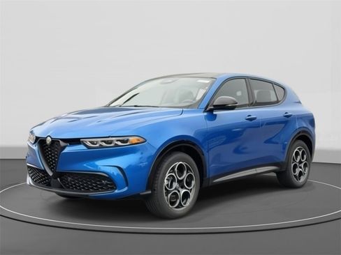 New 2025 Alfa Romeo Tonale w/ Premium Package image 3