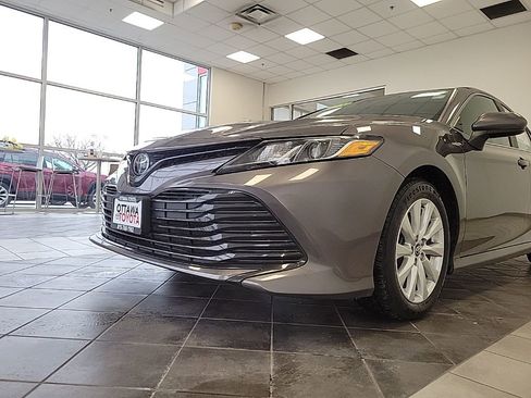Used 2019 Toyota Camry LE image 15