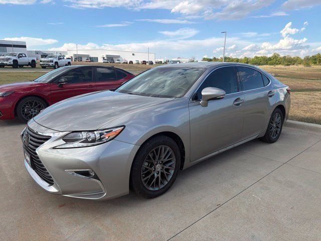 Used 2016 Lexus ES 350 w/ Luxury Package w/Wood Trim FWD image 2